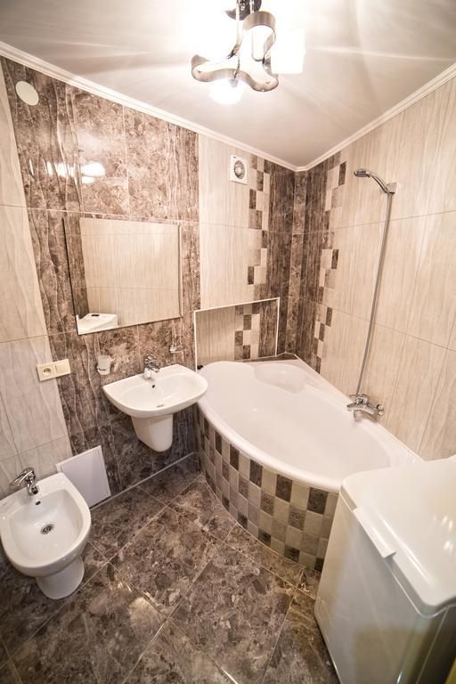 Apartments On Svobody Avenue- The Center Of Lviv Exteriör bild
